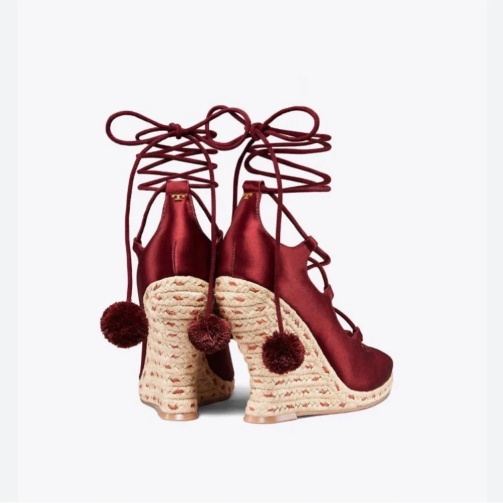 NWOB Tory Burch Heather Satin Pom Pom Lace Up Wedge Espadrilles Spicy Cola 5.5